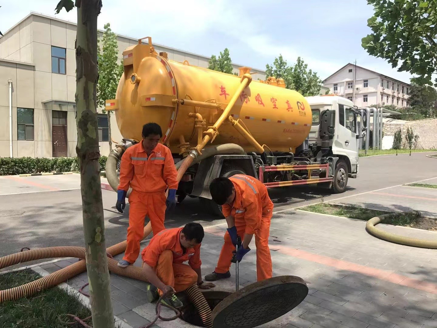 三都镇化粪池清理与5-8吨吸粪车施工效率分析